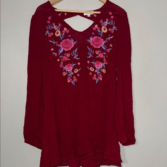 Umgee Red Embellished Cut Out Tunic Blouse - Picture 1 of 12